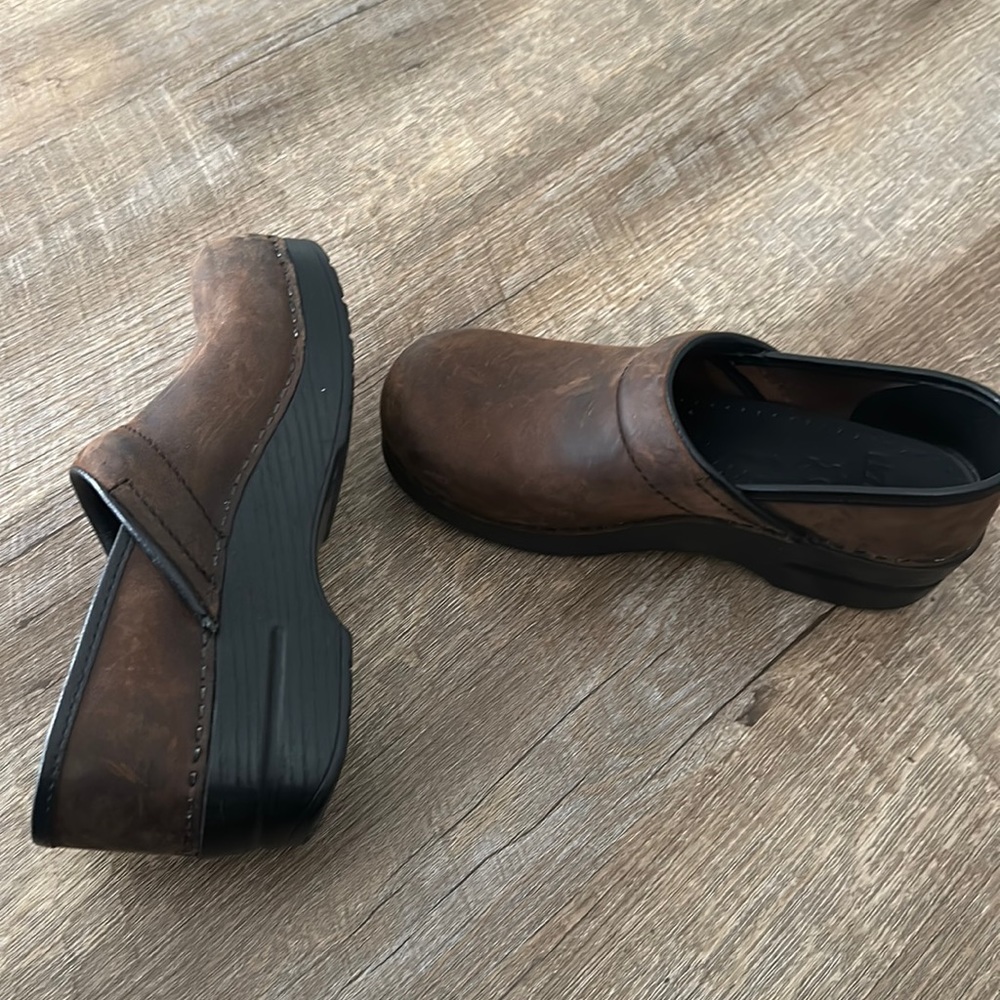 Dansko size 37 narrow. In good condition. Only worn a few times!